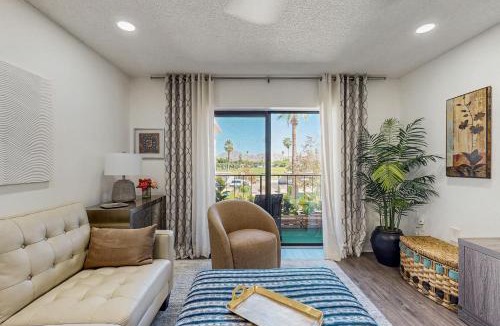 Camelback East House | Mtn-View Balcony: Condo 6 Mi to Dtwn Phoenix