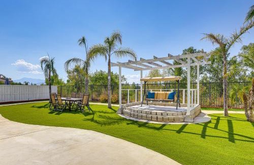 Beaumont House | Mtn-View Gem w/Private Yard: Luxe Beaumont Home