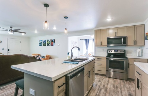Woodlake House | Mtn-View Home w/Patio & Grill in Woodlake