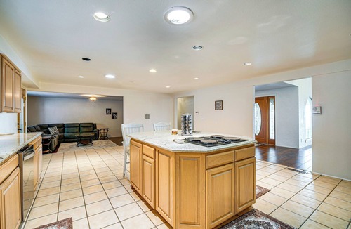 Roseburg Villa | “Mtn Views & Hot Tub: Umpqua Valley Villa!”