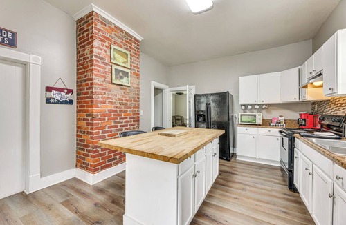 Sharon House | Mtn Views & Idyllic Setting! Clifton Forge Retreat