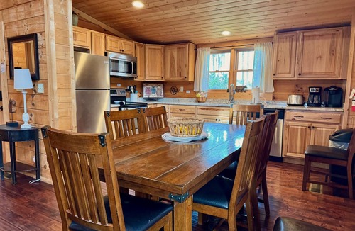 Sevierville Cabin | Mtn Views! Pool Table, Hot Tub, Air Hockey & Free Access to Pool, Golf, Fishing