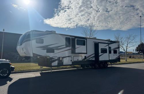 Draper House | MTS #121 - 45' Deluxe RV