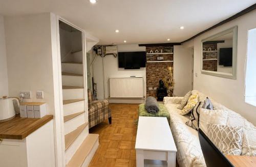 Ramsgate House | Muckoroos Cottage Historic Flint Cottage