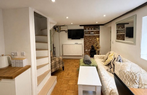 Ramsgate House | Muckoroos Cottage Historic Flint Cottage