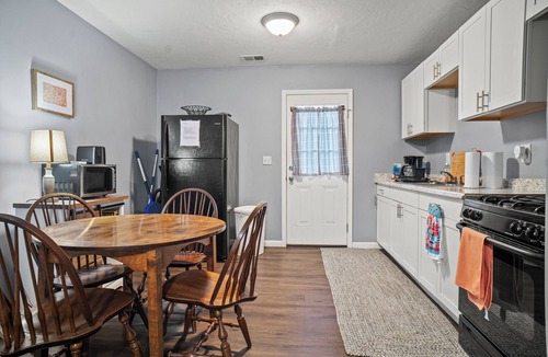 Stanton Apartment | Muddy Boots Hideout l Cozy 2BR l 15 min to RRG l WI-FI