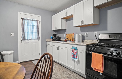 Stanton Apartment | Muddy Boots Hideout l Cozy 2BR l 15 min to RRG l WI-FI
