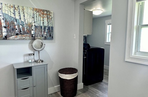 Stoney Creek House | Muddy River Retreat - Private backyard with Hot tub