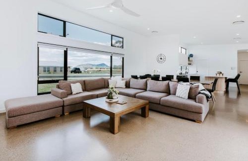 Bombira House | Mudgee Haven - Stunning Terra Modern Design