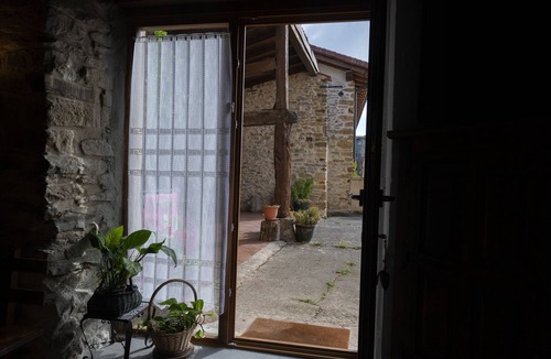Manurga Cottage | Mujika Etxea: Ideal house for families or groups of friends, Gorbeia Euskadi area