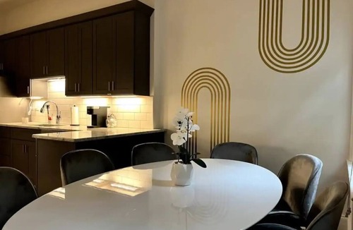 Mount Auburn House | Mulberry Mansion - OTR - FREE Parking