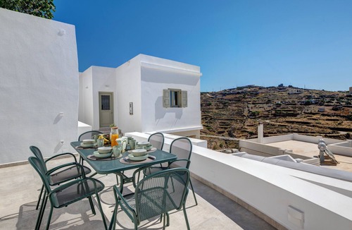 Ano Siros House | Mule House