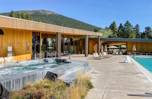 Black Butte Ranch House | Mules Ear Trail Cabin 8