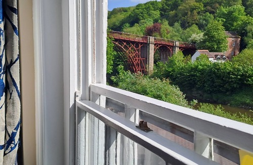 Ironbridge Cottage | Multi Award winning holiday home with a stunning view of the Iron Bridge.