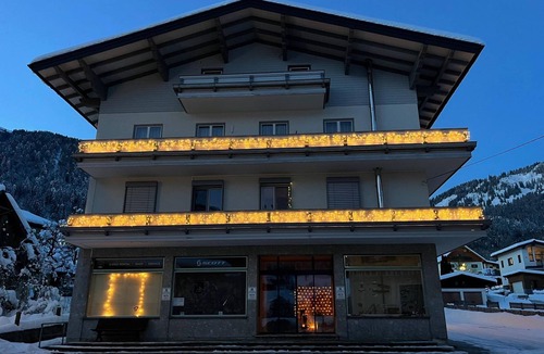 Russbach am Pass Gschuett Apartment | Multi-bed room with balcony - Pension Elisabeth