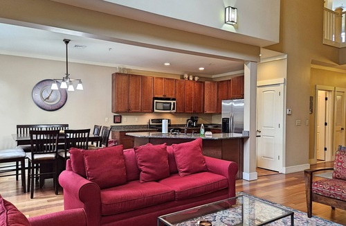 Lincoln House | Multi-level, open-plan, AC/FP, deck, at South Peak, ski shuttle. P003G by LRS
