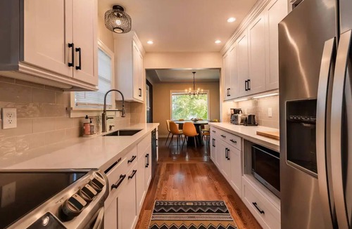 Green Lake House | Multigenerational families, work groups, friends, gather a block from Greenlake!