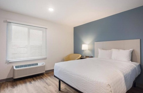 Newnan Hotel | Multiple Suites w/Kitchen | Onsite Gym & Laundry