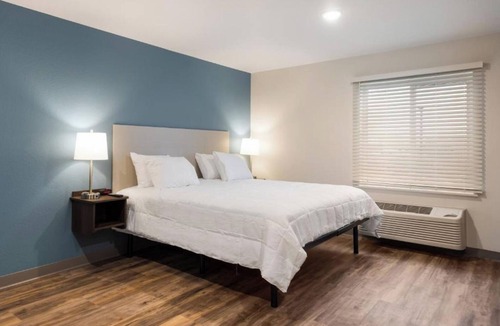 Newnan Hotel | Multiple Suites w/Kitchen | Onsite Gym & Laundry