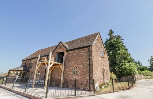 Hay-on-Wye Cottage | MUNDERFIELD MILL, pet friendly, with open fire in Bishop's Frome