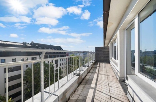 Ludwigsvorstadt-Kliniken Apartment | Munich Gem - 2 Bedroom Alpine View Tranquility