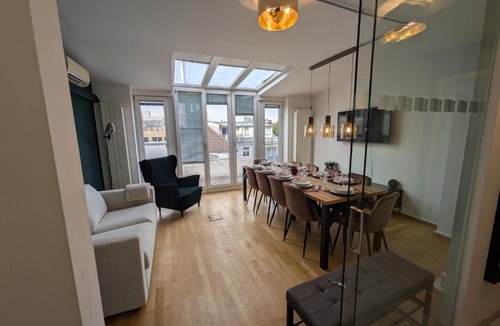 St. Paul Apartment | Munich Large Apartment 145 qm and 5 Bedrooms with Roof Terrace in centrally located 1 to 14 Guests