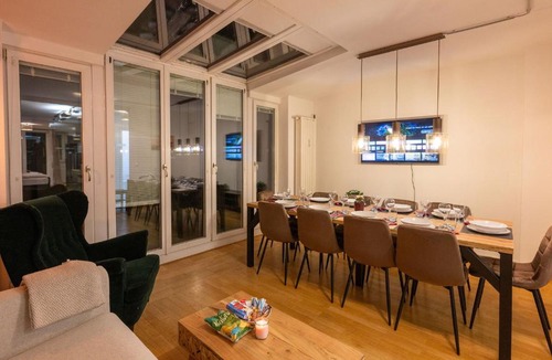 St. Paul Apartment | Munich Large Apartment 145 qm and 5 Bedrooms with Roof Terrace in centrally located 1 to 14 Guests