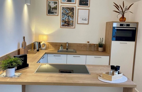 Alt-Moosach Apartment | Munich penthouse with roof terrace, kitchen and parking space in the Moosach district