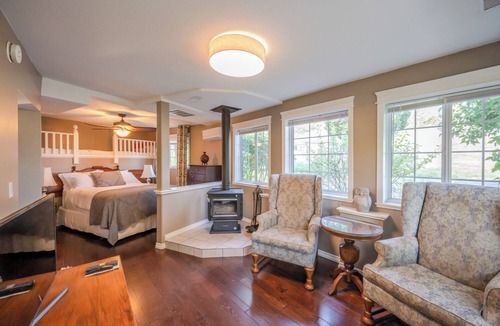 Okanagan-Similkameen Bed & Breakfast | Munson Mountain Estates