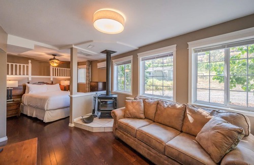Okanagan-Similkameen Bed & Breakfast | Munson Mountain Estates