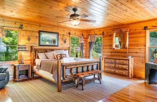 Murphy House | Murphy Cabin - Hot Tub Fire Pit & Views