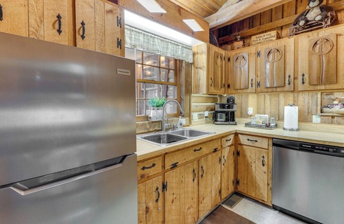 Unaka Cabin | Murphy Cabin w/Views < 1 Mi to Hiwassee Lake!