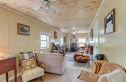 Unaka Cottage | Murphy Cottage w/Screened-In Porch - Pets Welcome