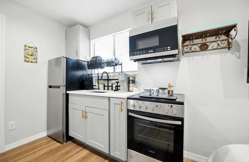Murray Hill Apartment | Murray Hill Retreat w/Kitchen, Parking & WiFi