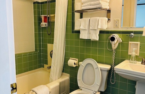 Murray Hotel | Murray Inn and Art Gallery