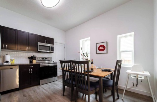 North Central Edmonton Apartment | Muse House | Walk to Stadium | 5 min Rogers and DT