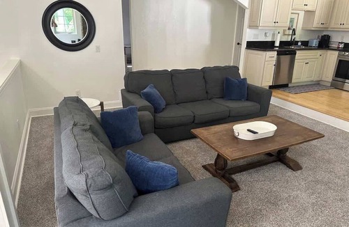 Muskego House | Muskego Getaway, walk to beach