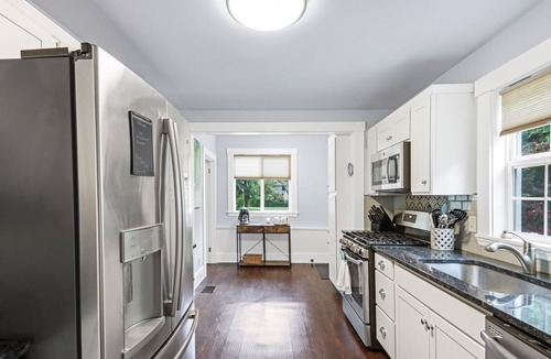 Willoughby House | *MUST SEE* Spacious WIlloughby Gem