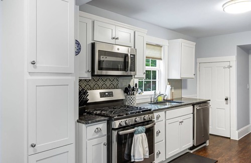Willoughby House | *MUST SEE* Spacious WIlloughby Gem