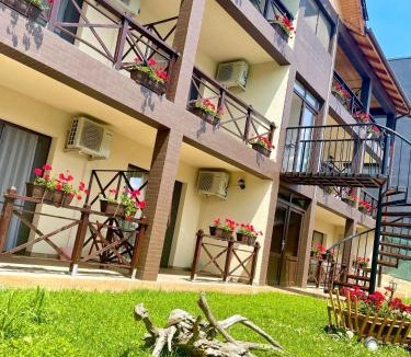 Eselnita House | Mustaciosul Dunarii
