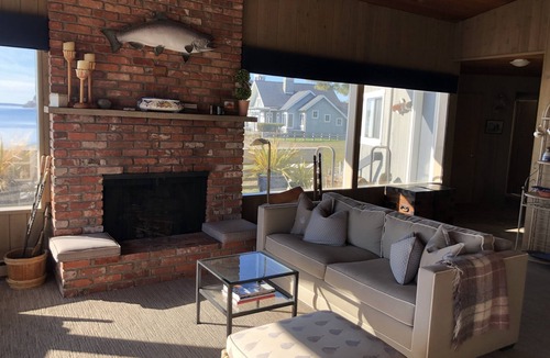 Freeland Cabin | Mutiny Bay Waterfront