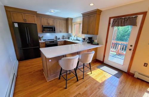 Carroll House | MWP66 End Unit with Gorgeous Mountain Views, Pool Table, Pool/Gym Passes!