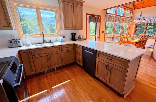 Carroll House | MWP66 End Unit with Gorgeous Mountain Views, Pool Table, Pool/Gym Passes!
