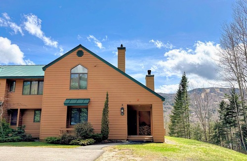 Carroll House | MWP66 End Unit with Gorgeous Mountain Views, Pool Table, Pool/Gym Passes!