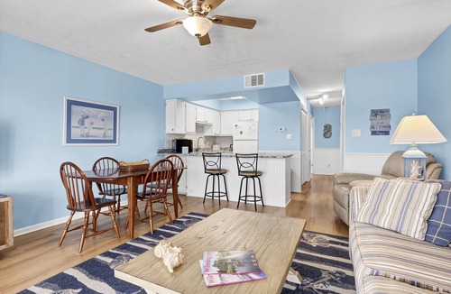 Wilmington Beach Condo | My Golden Jewel - Bright and beachy 1 bedroom ocean front condo with pool