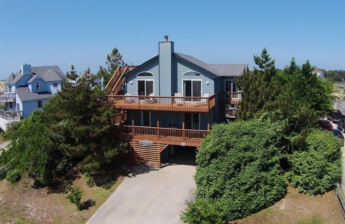 Whalehead Beach House | My Happy Place: Private Pool & Hot Tub, Rec Room w/Foosball and Air Hockey