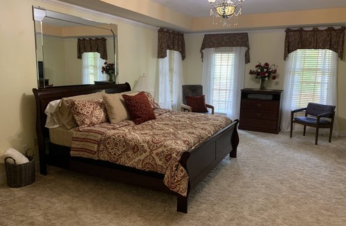 Chapel Hill Cottage | My Place Inn, Your Home Away From Home! - Lower Suite