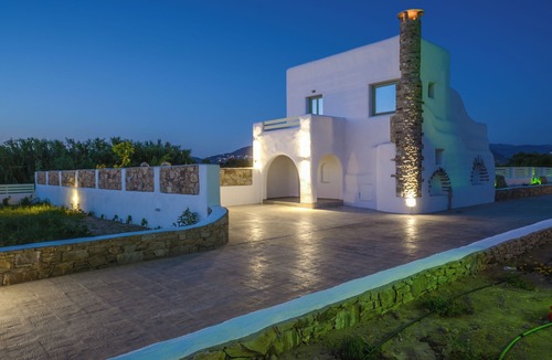 Naxos Town Villa | My Villa I , 2-bedroom villa in charming Naxos with AC, WiFi. Enjoy your stay