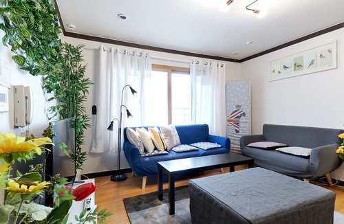 Hoehyeon-dong House | Myeong dong, Seoul STN, Seoul Tower / Natural comfy house