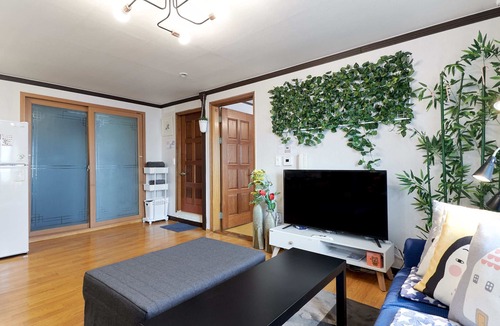 Hoehyeon-dong House | Myeong dong, Seoul STN, Seoul Tower / Natural comfy house
